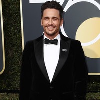 James FrancoSelebriti pria Lain yang berprofesi sebagai pegawai restoran. Salah satunya adalah James Franco. Ia bekerja sebagai pegawai drive-thru McDonalds. James sangat mengapresiasi pekerjaan tersebut karena bisa membantunya mempelajari aksen. Foto: James Franco (Frederick M. Brown/Getty Images)