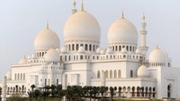 Masjid Sheikh Zayed dibangun tahun 1996 dan selesai pada 2007 (Visit Abu Dhabi)