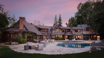 Seperti ini tampak keseluruhan rumah Logan Paul.(Foto: Matthew Momberger)