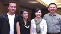 Kali ini Ahok dan Vero berfoto dengan Dian Sastro dan Nicholas Saputra pemeran film Ada Apa Dengan Cinta. Rangga Cinta beda generasi, tulis Ahok di instagramnya @basukibtp pada 11 mei 2016.