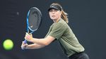 Memakai T-shirt dan Celana Pendek, Sharapova Jajal Rod Laver Arena