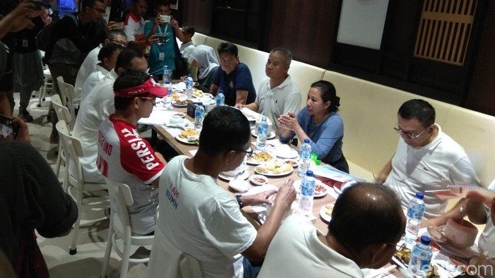 Sandiaga dan Menteri Rini Bahas TOD Juanda Sambil Makan Bubur