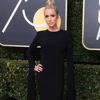 Bintang reality show Kristin Cavallari terlihat seperti karakter horor Slender Man dengan gaun lengan panjang ini. (Foto: Dok. ist)