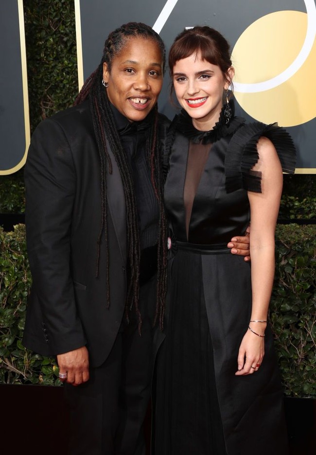 Gaya rambut yang sama juga Emma tunjukkan di Golden Globes 2018. Foto: Getty Images