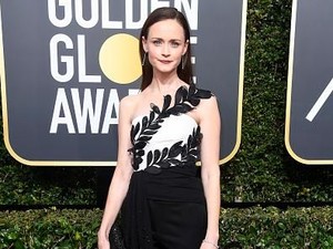 Tanpa Gaun, 10 Aktris Ini Tetap Menawan Pakai Celana di Golden Globes 2018