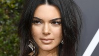 Bahkan mereka menyebut kembali kasus iklan minuman bersoda yang sempat membuat model berusia 22 tahun itu enggan keluar rumah. Frazer Harrison/Getty Images/detikFoto.