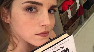 Penampilan Baru Emma Watson dengan Poni Super Pendek, Yay or Nay?