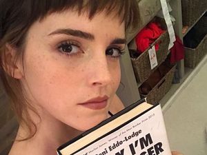 Penampilan Baru Emma Watson dengan Poni Super Pendek, Yay or Nay?