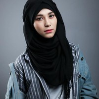 Kim Miso suka berbagi tutorial makeup, review kosmetik, hingga tutorial hijab di YouTube. Ia juga memperlihatkan video ketika liburan maupun melakukan suatu tantangan bersama teman-temannya. Foto: Dok. Instagram @kimmiso1194