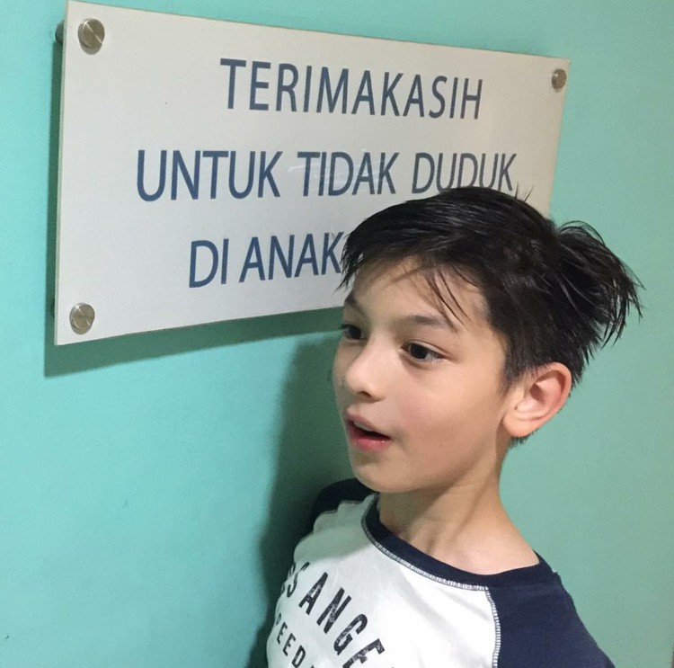 Gantengnya Anak Semata Wayang Maudy Koesnaedi