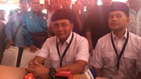 Pilgub Sumut - Edy Rachmayadi dan Musa Rajekshah telah resmi mendaftar ke KPUD (Foto: Jefris Santama/detikcom)