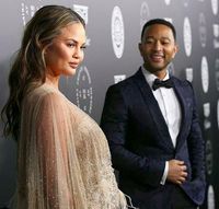 Chrissy Teigen Tak Jadi Datang ke Jamuan Oscar Demi Cicip Taco