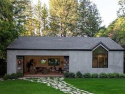 Melongok Rumah Rp 88 Miliar Youtuber Rusuh Logan Paul