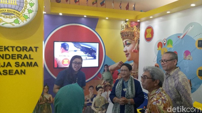 Menlu Retno Resmikan Pameran Capaian 3 Tahun Kemlu