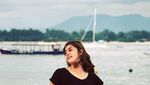 Foto: Biby Alraen, Istri Rifky Balweel yang Suka Pantai
