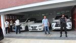 Momen KPK Geledah Rumah Bupati HST Kalsel, Temukan Deretan Mobil Mewah