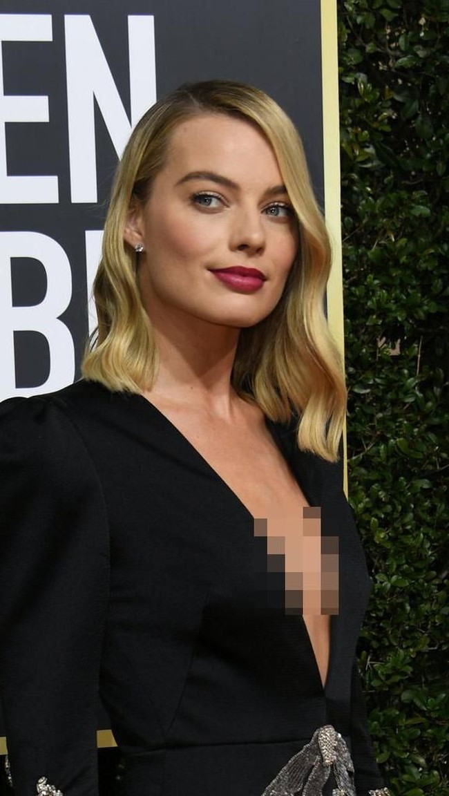 Margot Robbie tampil dengan rambut ditata bergelombang dan lipstik burgandy.  Foto: Getty Images