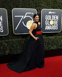 Cara Pintar 5 Artis Tampil Beda dengan Baju Hitam di Golden Globes 2018