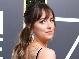 Foto: Makeup Cantik Memukau Para Selebriti di Red Carpet Golden Globes 2018