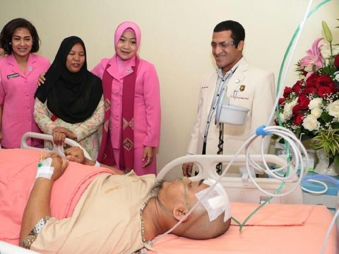  Bhayangkari Polda Metro Jaya dan Polres Jakarta Barat menjenguk Brigadir Rizal Taufik yang dianiaya bandar sabu