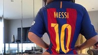 Ia sudah lama mengidolai ikon klub Barca, Lionel Messi. Sayang baru-baru ini ia mengungkapkan kekecewaan karena IG-nya diblok La Pulga. Foto: Instagram/suzycortez