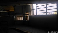 Mayat korban ini awalnya diketahui oleh dua orang sekuriti Thamrin City. 