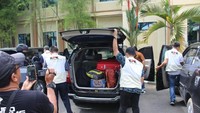 Barang bukti yang diamankan KPK yaitu rekening koran atas nama PT Sugriwa Agung dengan saldo Rp 1,825 miliar dan Rp 1,8 miliar; uang dari brankas di rumah dinas Latif sebesar Rp 65.650.000; dan uang dari tas Latif sebesar Rp 35 juta (Foto: dok. Istimewa)
