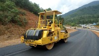 Pelebaran jalan di Nanga Badau, Kalimantan Barat, dilakukan dua tahap. Tahap pertama dilakukan di Nanga Badau-Lanjak sepanjang 27,55 kilometer dan tahap kedua Nanga Badau-Batas Serawak sepanjang 1,5 kilometer. Pool/PUPR.
