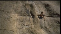 Free Climbing. Ini merupakan pengembangan dari olahraga panjat tebing. Namun dilakukan dengan lebih ekstrem lagi karena si pendaki sama sekali tidak menggunakan perlengkapan keselamatan kecuali bertumpu pada kekuatan otot kaki dan tangannya sendiri. (Getty Images)