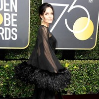 Setiap tahunnya, YouGov melansir daftar perempuan dan pria yang paling dikagumi di dunia. Berdasarkan survei yang dilakukan di 35 negara, terpilihlah sejumlah tokoh perempuan yang didominasi dari industri hiburan. Angelina Jolie salah satunya. Ini adalah tahun kedua Angelina Jolie memimpin daftar ini. (Foto: Getty Images)