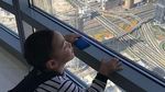 Foto: Gaya Rafatar di Gedung Tertinggi Sedunia, Bikin Gemas!