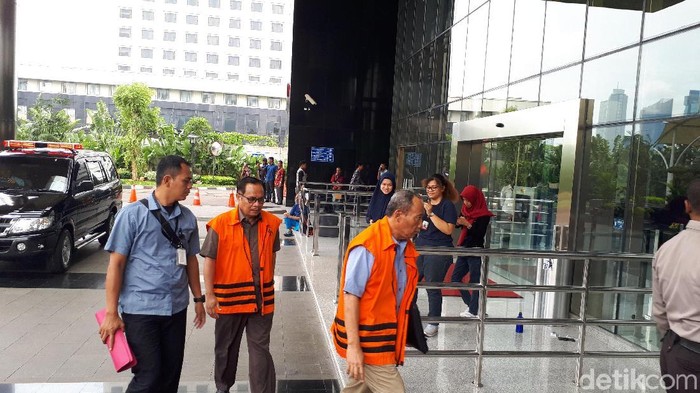 Incar Tersangka Lain di Kasus e-KTP, KPK Periksa Irman-Sugiharto