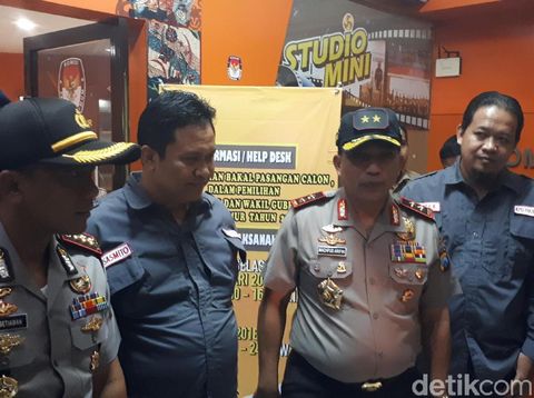 Kapolda dan Kapolrestabes tinjau KPU Jatim/