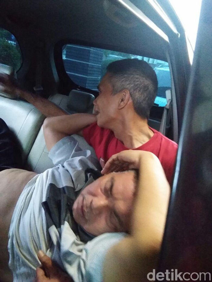 Oknum Kades di Karawang Mendadak Pingsan Saat Diperiksa Jaksa