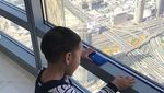Foto: Gaya Rafatar di Gedung Tertinggi Sedunia, Bikin Gemas!