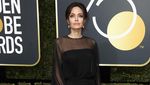 Pesona Para Selebriti Cantik Bergaun Hitam di Golden Globe 2018