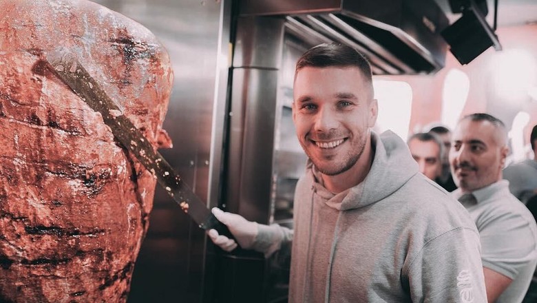 Lukas Podolski membuka gerai kebab di Jerman (poldi_official/Instagram) Lukas Podolski membuka gerai kebab di Jerman (poldi_official/Instagram)