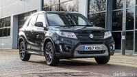 Dua model tersebut yakni Ignis Adventure dan Vitara Kuro yang sebelumnya sukses di pasaran Inggris setelah diproduksi terbatas pada 2017 lalu. Vitara Kuro tampil dengan warna serba hitam.Foto: Suzuki