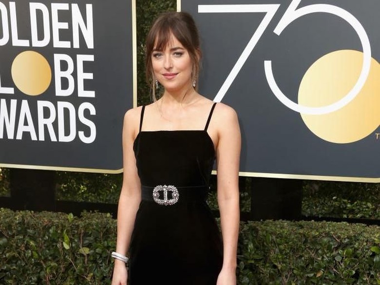 Bantah Hamil, Dakota Johnson Kaget Banyak Ucapan Selamat Bantah Hamil, Dakota Johnson Kaget Banyak Ucapan Selamat