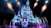 Untuk dapat mencoba wahana ini, traveler harus membayar mulai USD 44-99 (Rp 628-1,4 juta) untuk harga tiket masuk taman rekreasi Disney. Untuk jam bukanya, dimulai dari jam 9 pagi sampai jam 9 malam (Youtube/Theme Park Review)