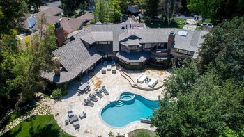 Logan Paul pemuda berusia 22 tahun ini pada Oktober lalu mampu membeli rumah super mewah yang berlokasi di Encino, Los Angeles dengan nilai USD 6,55 juta atau di kisaran Rp 88 miliar. (Foto: Matthew Momberger)