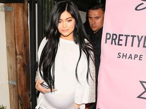 Ini Foto-foto Seandainya Kylie Jenner Pamer Perut Hamil