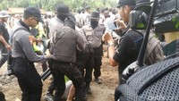 Saling dorong dan saling pukul tak terelakkan.  