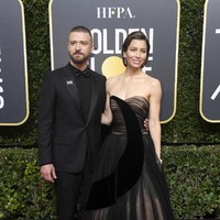 Jessica Biel, ditemani sang suami Justin Timberlake, cantik dengan gaun Dior. (Foto: Getty Images)