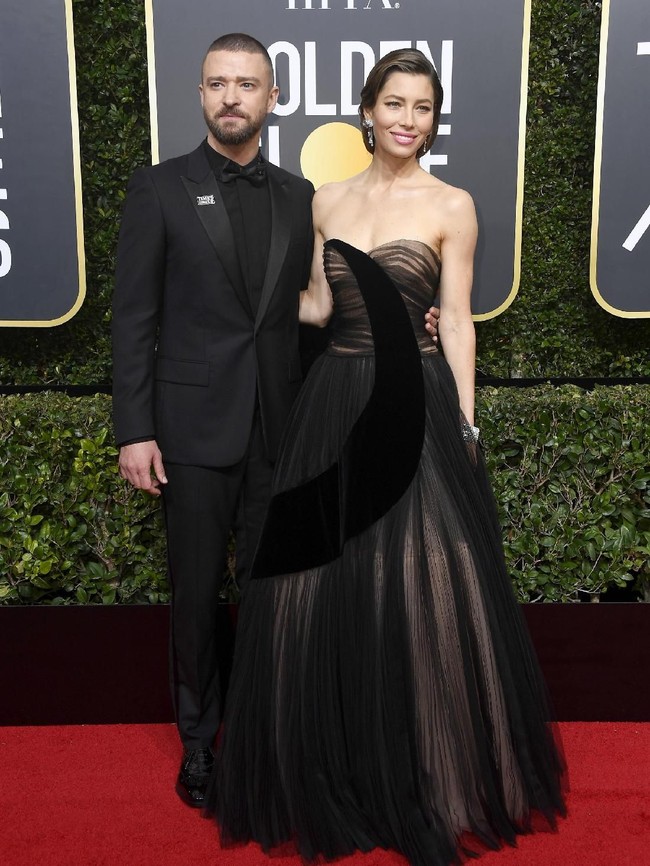 Jessica Biel, ditemani sang suami Justin Timberlake, cantik dengan gaun Dior. (Foto: Getty Images)