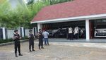 Momen KPK Geledah Rumah Bupati HST Kalsel, Temukan Deretan Mobil Mewah