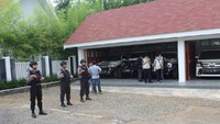 Dalam kasus ini, Bupati HST Kalsel Abdul Latif diduga menerima suap bersama dengan 2 orang lainnya yaitu Fauzan Rifani selaku Ketua Kadin HST Kalsel dan Abdul Basit selaku Direktur PT Sugriwa Agung. Sedangkan pemberi suap adalah Donny Witono selaku Direktur Utama PT Menara Agung (Foto: dok. Istimewa)