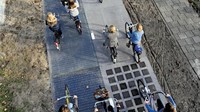 Di Belanda, pemasangan panel surya diterapkan di pedestrian. Istimewa.