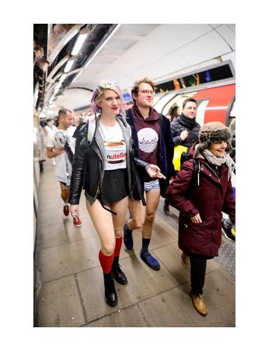 Ada-ada Saja, London Punya Tradisi Hari Tak Pakai Celana di Kereta