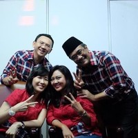 Ahok dan Veronica Tan juga kompak berbusana nuansa merah yang sama persis dengan Djarot dan istrinya, Happy. Foto: Dok. Instagram, Detikcom